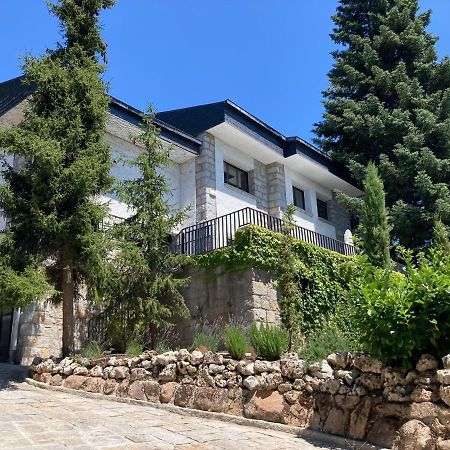 Los Cedros, Gran Chalet Con Piscina Y Apartamento En Navacerrada Villa Exteriör bild