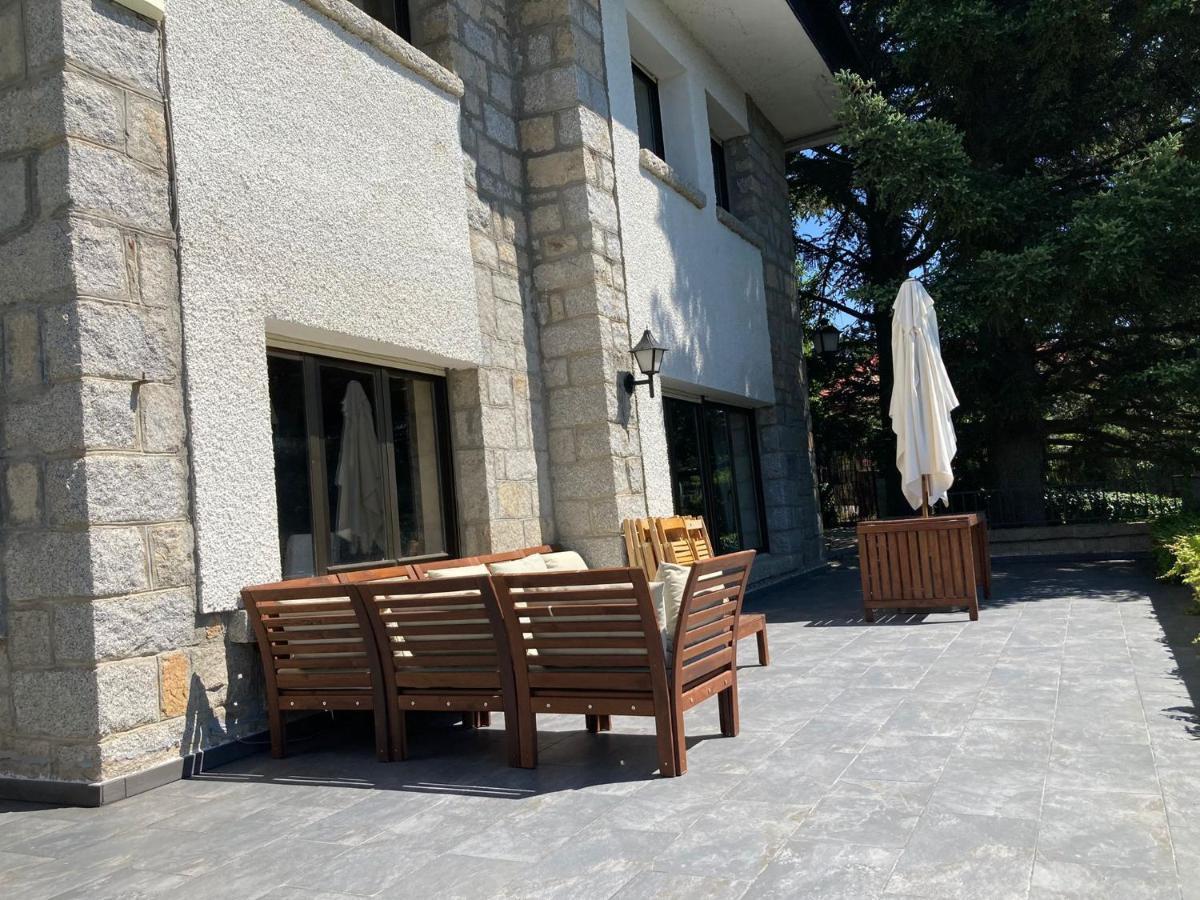 Los Cedros, Gran Chalet Con Piscina Y Apartamento En Navacerrada Villa Exteriör bild